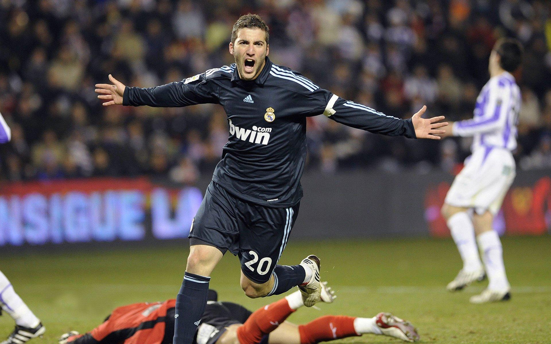 英媒曝AC米兰重磅引援计划，本周敲定努涅斯，租借+强制买断协议接近达成